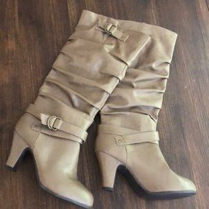 Emmerson boots: Size 8 M